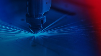 Automatisiertes Plasmaschneiden einer Metallplatte