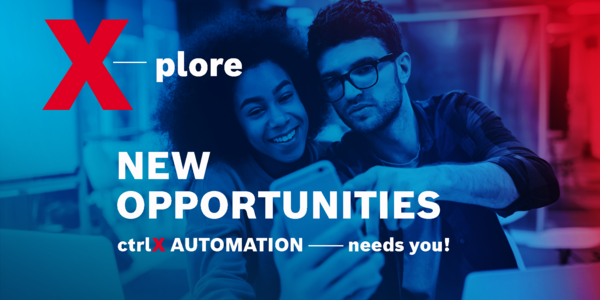 Zwei Personen betrachten den Monitor eines Smartphones. Der Schriftzug "X-plore NEW OPPORTUNITIES, ctrlX AUTOMATION – needs you!" ist eingeblendet.