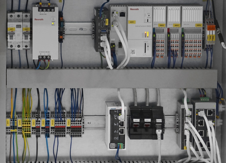 ctrlX AUTOMATION control cabinet with ctrlX CORE controller, PR21 industrial PC, XM controller and S20 I/O