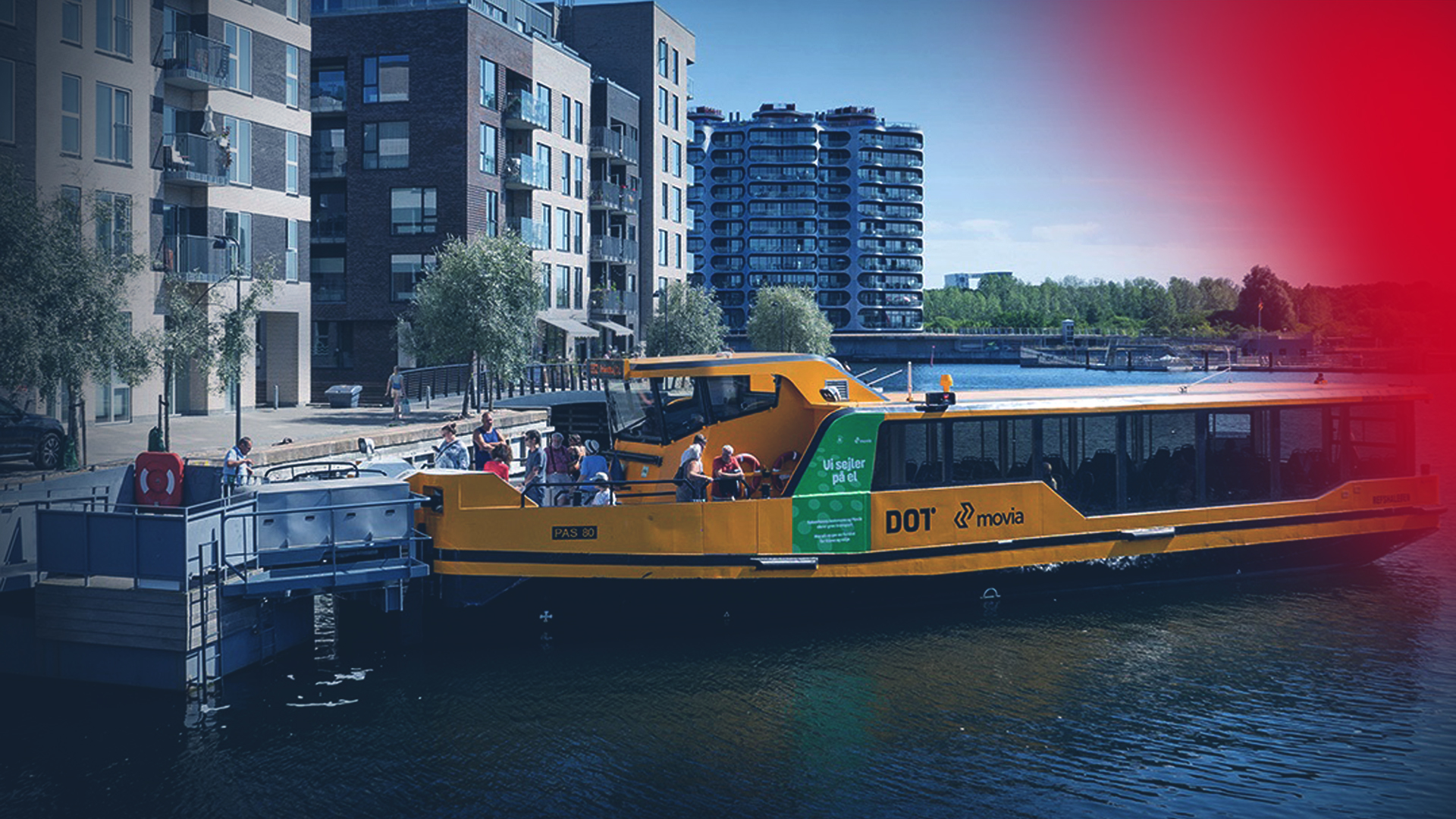 Image of a passenger boat being charged with the rapid charging system from Stäubli and Bosch Rexroth